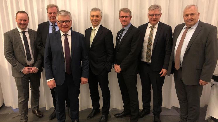 På billedet ses fra venstre: Søren Dyssemark Knudsen, Karsten Madsen, Jørgen H. Mikkelsen, Hans Bonde Hansen, Heino Mølholm, Søren Steen Smalbro, Niels Jørgen Bønløkke