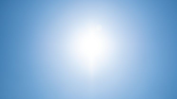 Sol och blå himmel