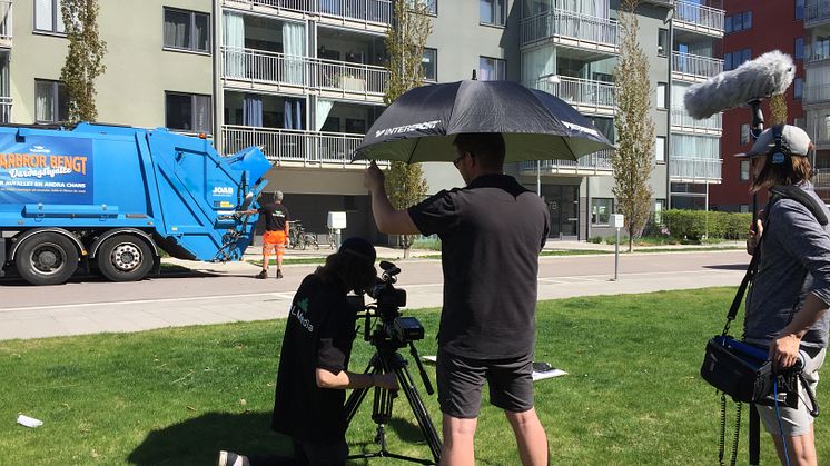 Filminspelning i maj av "Sopbilen - en dag med farbror Bengt del 2". Premiärvisningen är 20 juni kl 9 i Återvinnarhuset, Västerås.