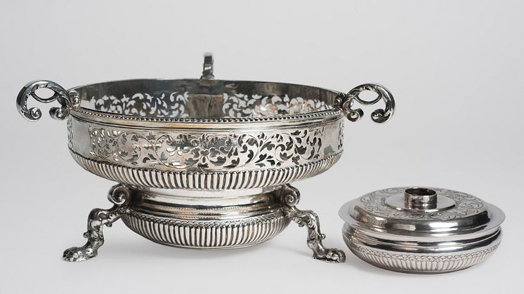 New acquisition: Plate warmer by Rudolf Wittkopf