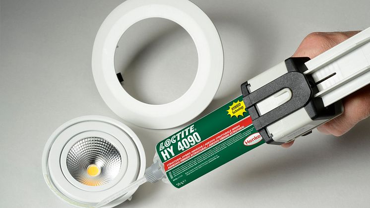LOCTITE® HY 4090 universalstrukturlim är snabbt som ett snabblim och starkt som ett strukturlim