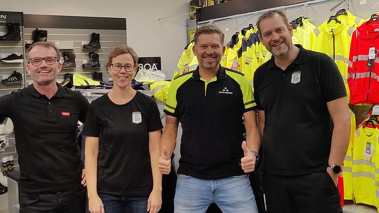Butikkselger Ronny Mossing og Tonje Herlofsen, uteselger Rune B Jensen og butikksjef Adam Rasmussen  