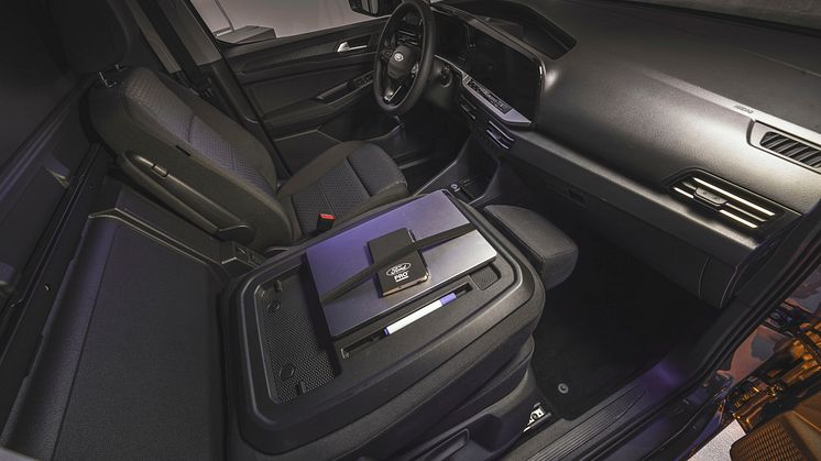TRANSIT_CONNECT_SEAT_BACK_WORK_SURFACE_02.jpg