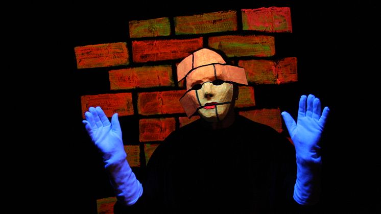 Das Schwarzlichttheater „Black Box“ ist eine von mehreren spannenden Stationen, mit denen sich die Hephata Diakonie am Girls‘ Day und Boys‘ Day beteiligt.