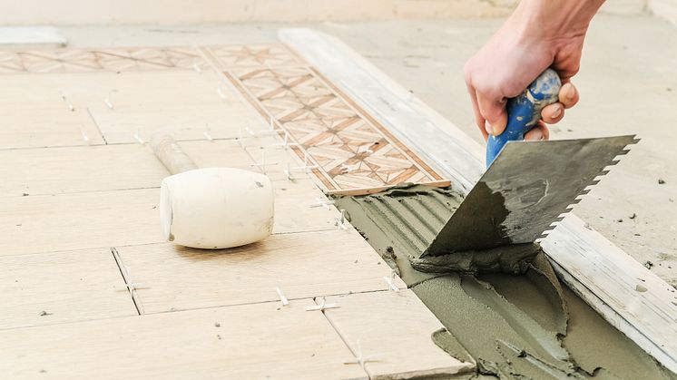 Enligt Arbetsmiljöverket brister 8 av 10 undersökta arbetsplatser i hanteringen av kemikalier.