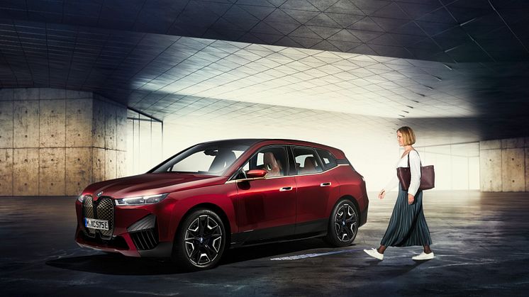 BMW iX: Nye digitale løsninger setter nye standarder