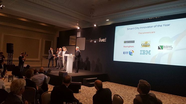 BearingPoint and its partners receiving the Smart City Innovator of the Year Award at TM Forum Live! 2017