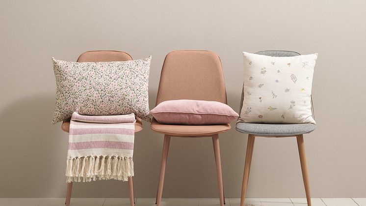 Today, the GRS certification is found primarily on polyester and cotton. Almost all of JYSK’s cushions are GRS-certified, including MALVA, AGERTIDSEL and HORNFIOL (pictured) that consist of 100% recycled post-consumer polyester filling.