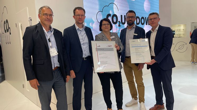 Die Veolia Wasser Deutschland GmbH wurde auf der IFAT von DWA und DVGW im Technischen Sicherheitsmanagement ausgezeichnet. Das Siegel bescheinigt Veolia den sicheren, wirtschaftlichen, umweltfreundlichen Betrieb der Trinkwasser- und Abwasseranlagen.