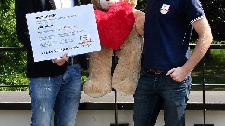 Erster Kalle Küch Cup in Leipzig: Bärenherz freut sich über eine großartige Spende
