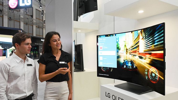 LG-booth_OLED-Flex-scaled