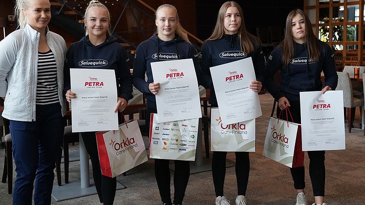 Petra Olli Junior Teamin stipendienjako Kuortaneella.jpg