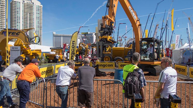 Med tiltrotatoren i centrum på årets største internationale maskinudstilling, Conexpo i USA