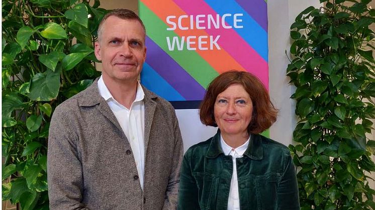 Robert Kingfors, Vd Södertälje Science Park AB och Eva Helén, Utvecklingsstrateg Södertälje Science Park AB, ser fram emot ett digitalt Science Week mellan den 3-5 februari som i år har temat "Hur säkrar vi svensk produktion?".