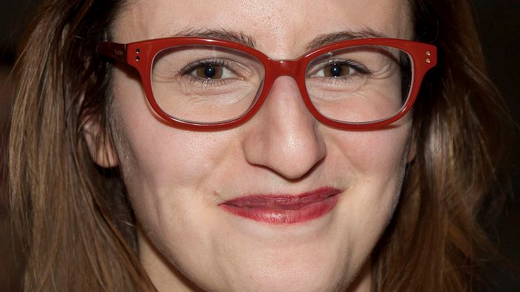 Ivana Lalovic blir ny filmkonsulent på Film Stockholm/Filmbasen. Syntolkning: porträttfoto av Ivana.