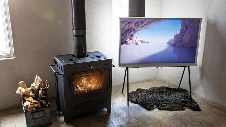 Avslapning: Nordmenn føler seg mindre stresset av å se på TV, ifølge en ny undersøkelse fra Samsung Nordic. Foto: Samsung