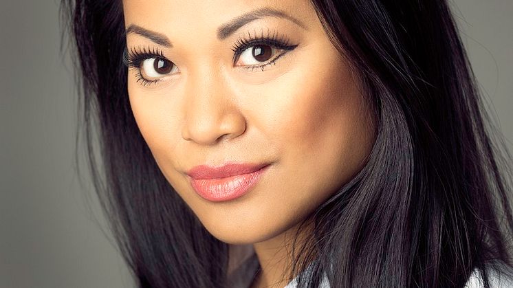 Marsha Songcome gör rollen som Esmeralda i Disneys Ringaren i Notre Dame - musikalen.