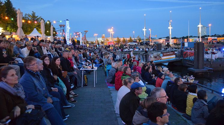 Der Bootshafen bietet für die Liveübertragung der Sommeroper "Carmen" maritimes Flair vom feinsten
