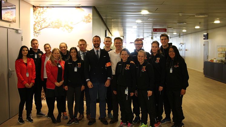 Kronprins Haakon fikk eget kapteinsbind på trivselsseminaret