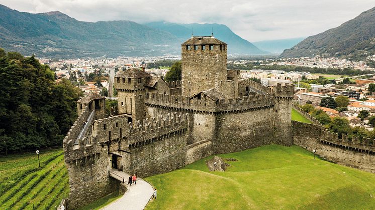 Bellinzona_Castelle di Montebello © Schweiz Tourismus : Nicola Fuerer