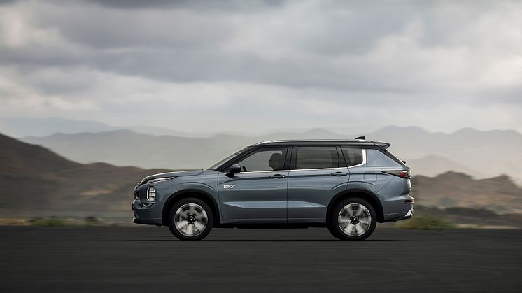 New Outlander PHEV_012L.jpg