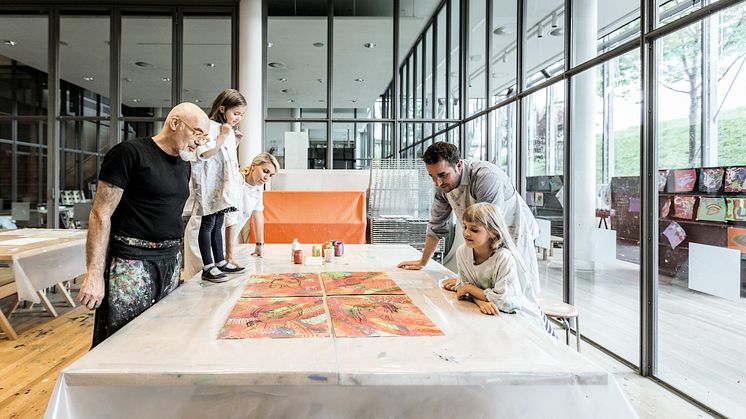 Workshop mit Franz Brülhart (links im Bild) im Zentrum Paul Klee in Bern, Copyright Schweiz Tourismus