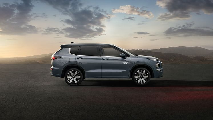 New Outlander PHEV_004L.jpg