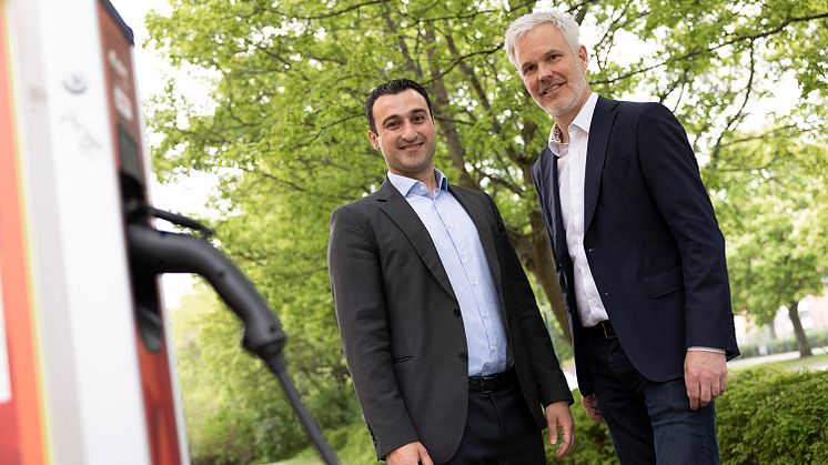 Michel Thomas, Director Solar,  eMobility & Decentral Energy Solutions på E.ON och Fredrik Nordin, Managing Director på Mer Sverige. Fotograf: Tomaz Lundstedt