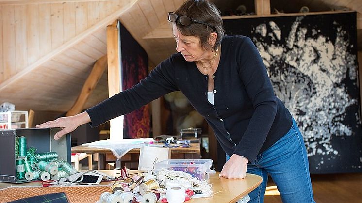 Kristin Lindberg i atelieret på Søndre Green.