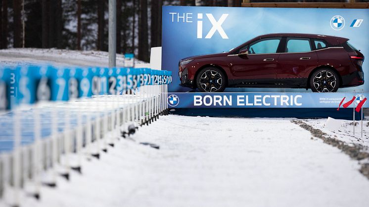 BMW iX på standplass