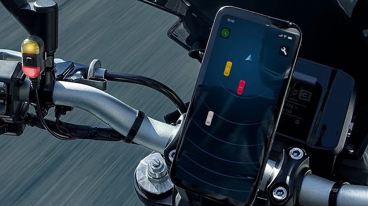 Zumo R1 Radar + smartphone.jpg