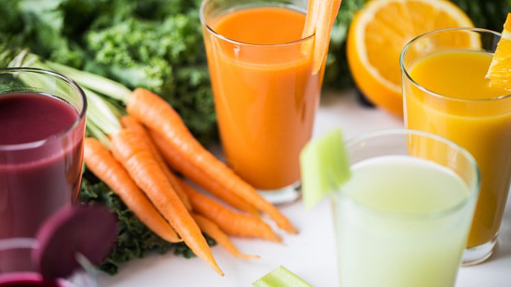 18088005-glasses-with-different-fruit-or-vegetable-juices (1)
