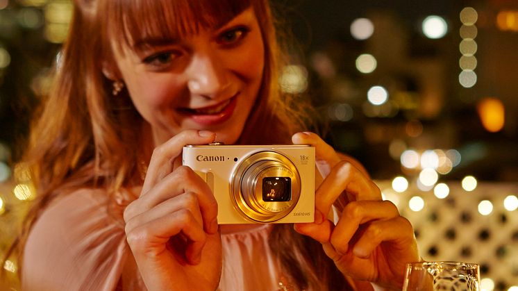 PowerShot SX610 HS  Lifestyle 2 Crop White