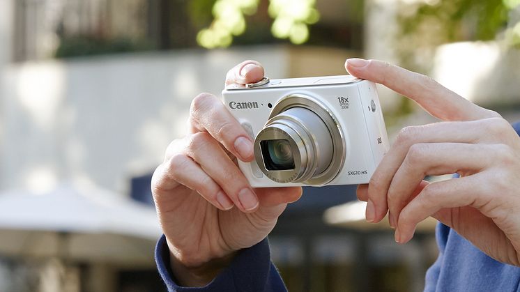 PowerShot SX610 HS  Lifestyle Crop White