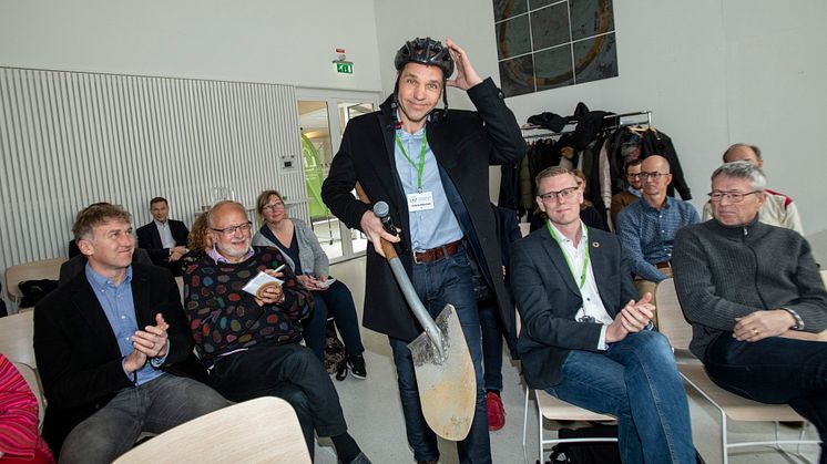 LKFs vd Fredrik Millertson tog ett digitalt första spadtag för innovationsprojektet Xplorion