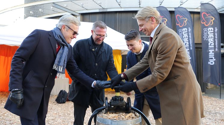 Magnus Kårestedt, VD Borås Energi och Miljö, Christer Södeliden, VD Pulsen Fastigheter, Filip Strömgren, energiingenjör Riksbyggen Väst och Per Bolund, vice statsminister, miljö- och klimatminister.