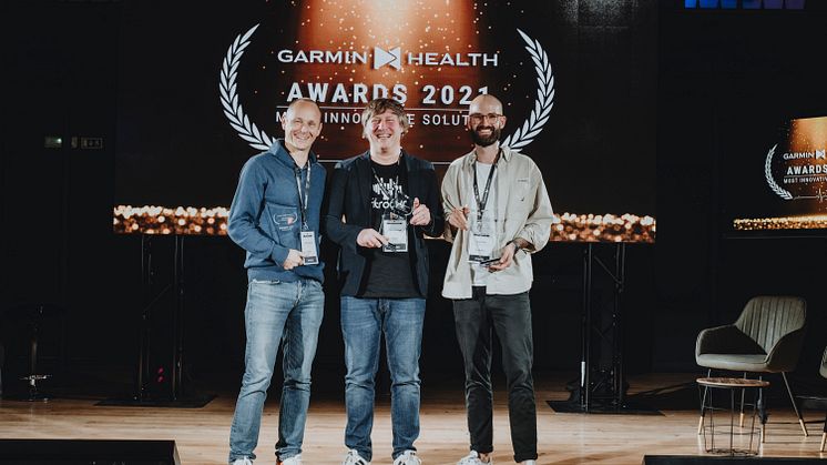 Die Preisträger des Garmin Health Awards 2021 v.l.n.r.: Etienne Bourdon, Co-Founder & COO von Qumata (Versicherung), Jörg Fehlinger, CEO von Fitrockr (Gesundheitswesen), Jonas Stock, Product Owner ViMove for Climate von Viessmann (Engagement).