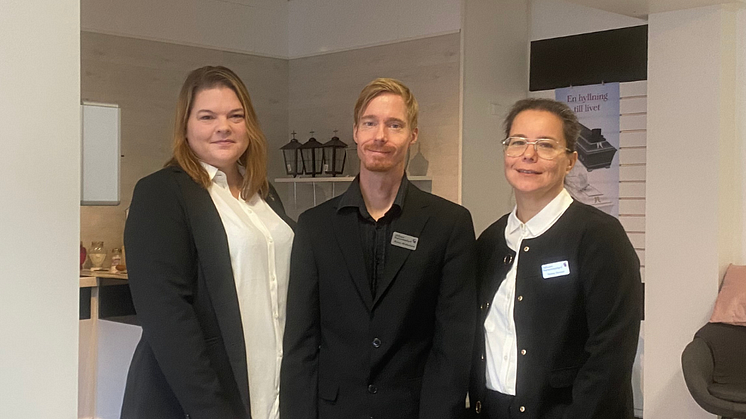 Delägarna Carola Stenmark och Marcus Abrahamsson och kundrådgivare Helena Larsson  på Gällivare Begravningsbyrå AB