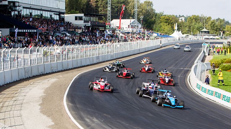 Estländsk dubbelseger i Formel Renault 1,6 på Solvalla