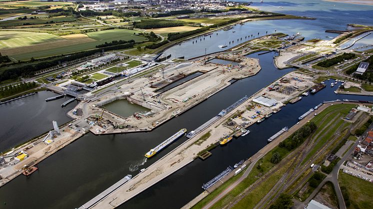 Bimplus helps build one of the largest locks in the world. Copyright: Van der Kloet Foto & Videoproducties