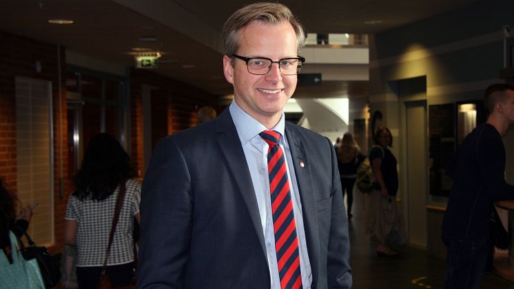 Mikael Damberg (s) besökte Högskolan Väst