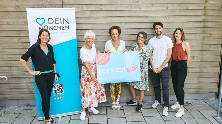 v.l. Mara Bertling (DEIN MÜNCHEN), Sabine Müller (Rektorin, Mittelschule an der Stuntzstraße), Miriam Esser (Konrektorin, Mittelschule an der Stuntzstraße, München), Katja Schubert, Christian Vera und Hana Mestani (alle drei DEIN MÜNCHEN)