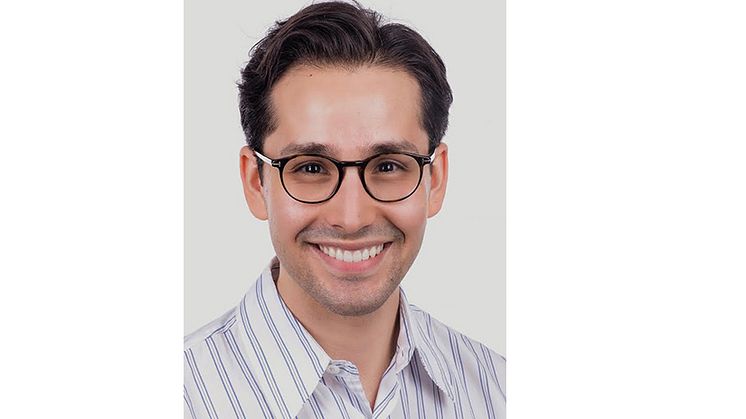 Awad Smew, AT-läkare vid Danderyds sjukhus samt doktorand vid Karolinska Institutet, belönas med Asklepiospriset för bästa vetenskapliga artikel 2020.