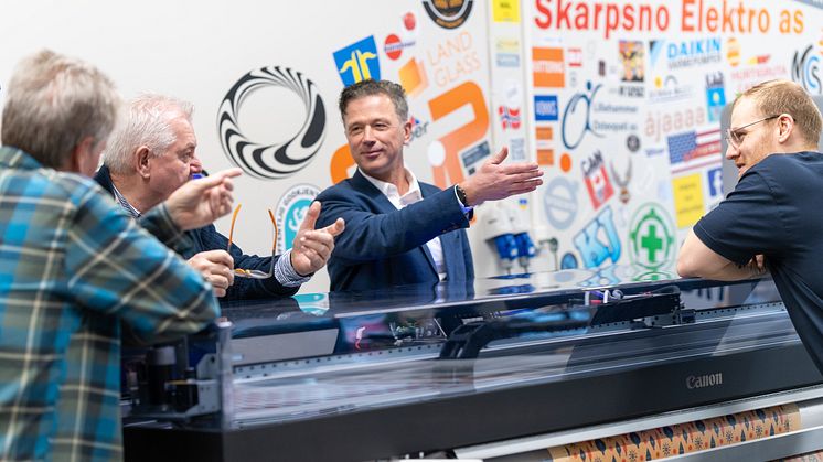 For ikke lenge siden tok Land Trykkeri en stor og viktig beslutning om å investere i ny teknologi som en konsekvens av ambisjoner, økt oppdragsmengde og et behov for økt kapasitet.