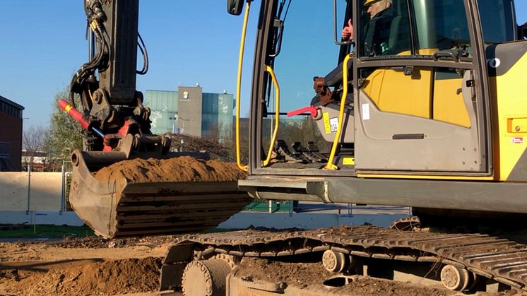 Första spadtaget Drottninghög, bild 1