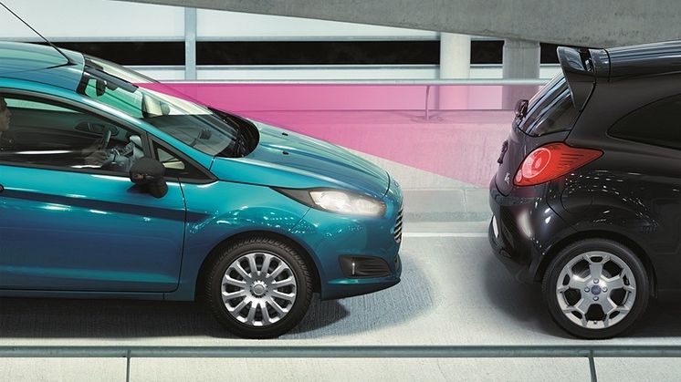 A Ford új, önállóan működő technológiája kellemes pihenéssé varázsolja a dugóban töltött időt, és távvezérléssel leparkolja az autót