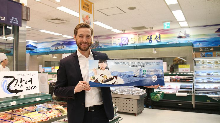 Sjømatrådets Gunvar Lenhard Wie promoterer norsk makrell i Sør-Korea