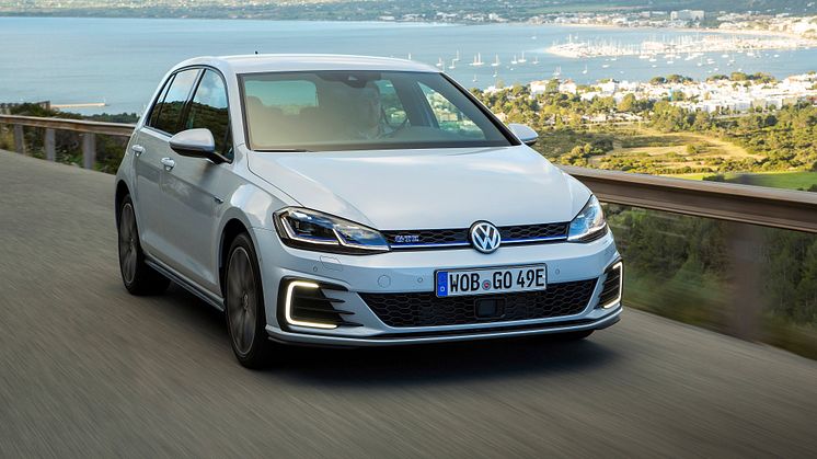 Volkswagens skærer nu 36.000 kr. af prisen på hybridbilen Golf GTE 