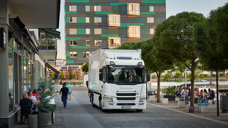 Scania investerar kraftigt i utveckling av elektrifierade fordon och man har som mål att introducera en ny elektrifierad produkt varje år. Bild: Dan Boman/Scania