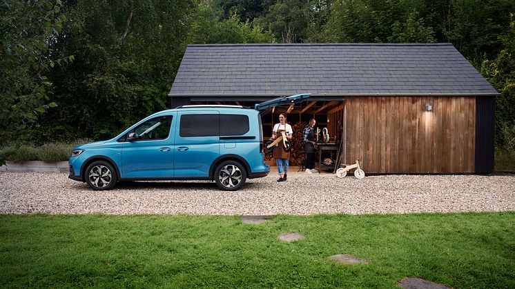 2021_FORD_TOURNEOCONNECT_ACTIVE_05.jpg